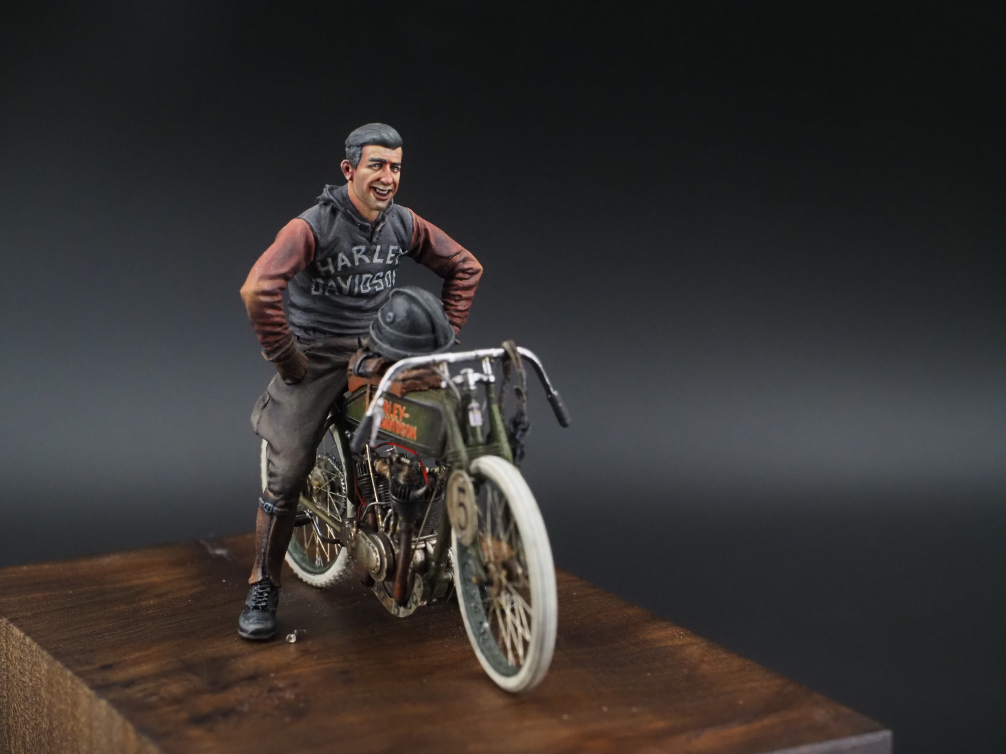 HARLEY DAVIDSON RACER 8-VALVE E 4-VALVE E TRE NUOVE FIGURE IN