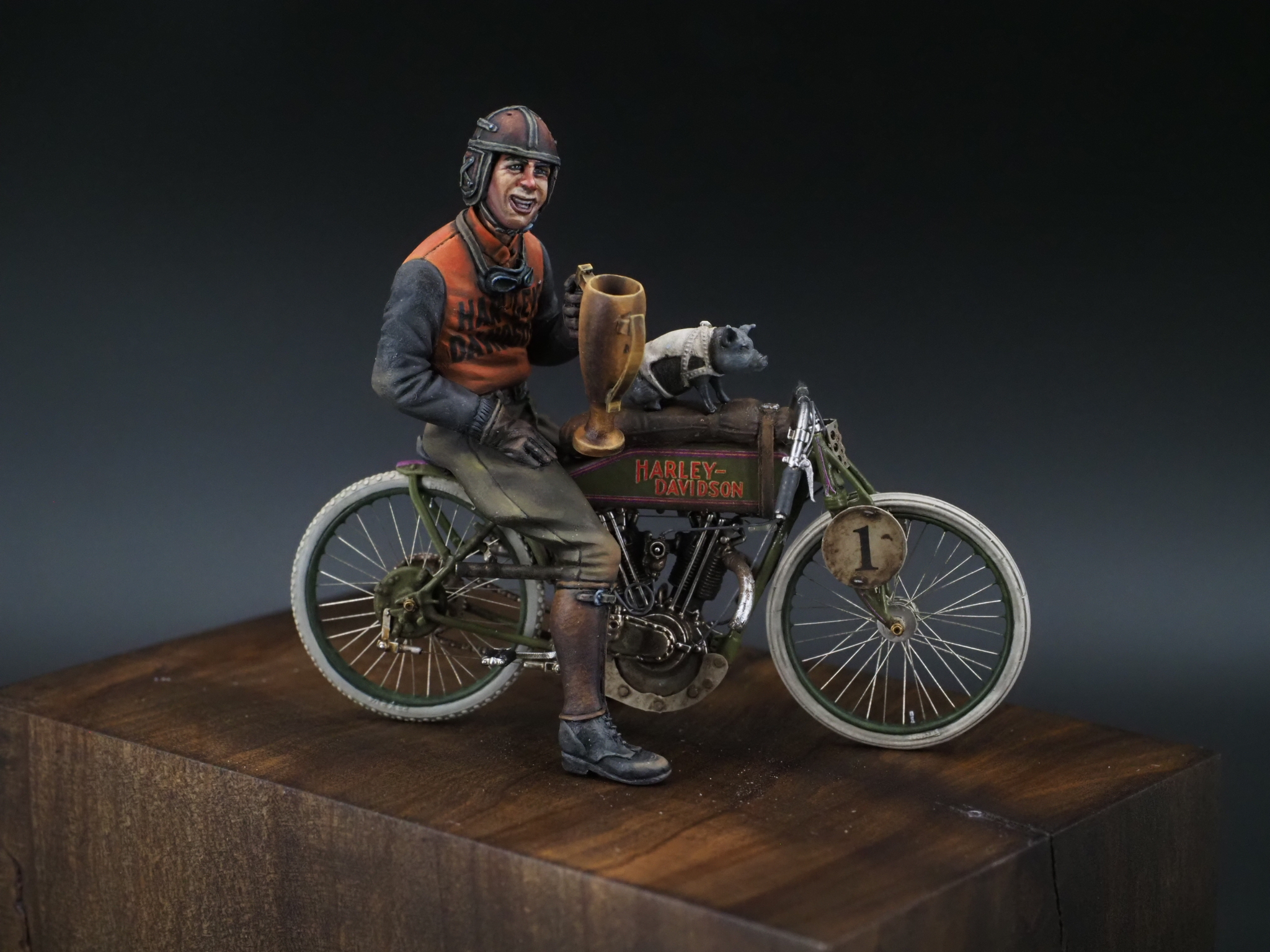 HARLEY DAVIDSON RACER 8-VALVE E 4-VALVE E TRE NUOVE FIGURE IN